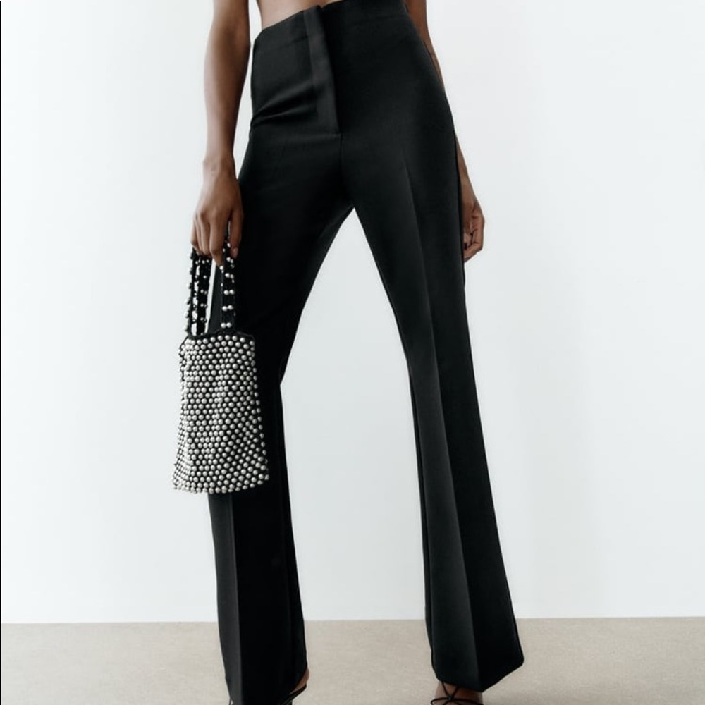 FLARED HIGH-WAISTED PANTS High-waisted pants with elastic waistband. Flared legs